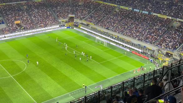 更凸显了他 更凸显了他