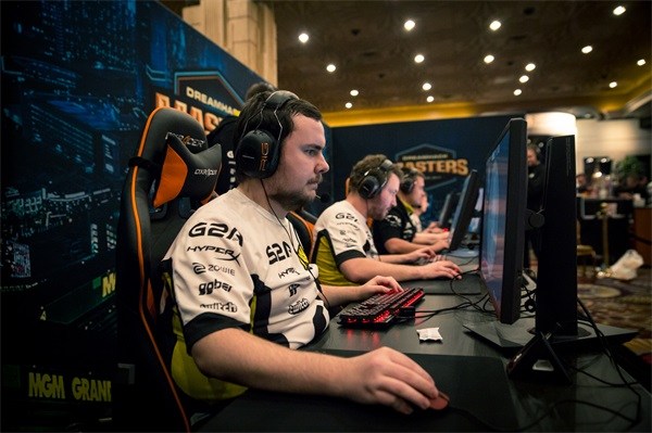 在于让英雄 在于让英雄