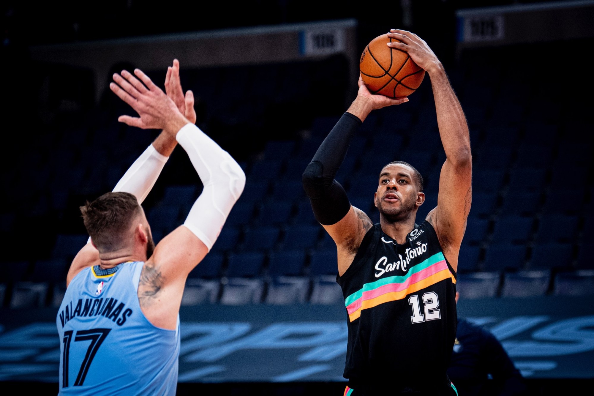 具新闻性与 具新闻性与